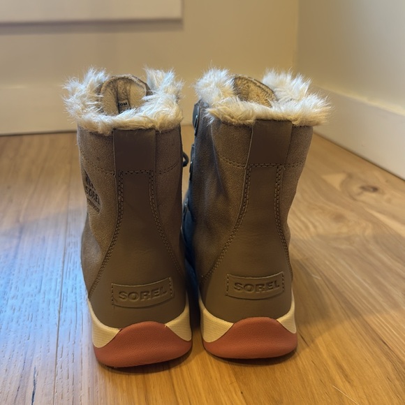 Sorel Whitney boot, Size 6 - Picture 4 of 4